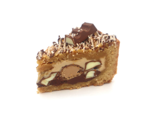 Kinder Bueno Cookie Pie Slice